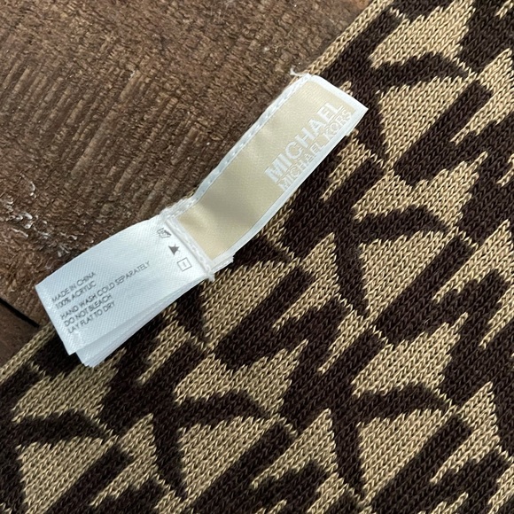 Michael Kors Scarf - Picture 2 of 6